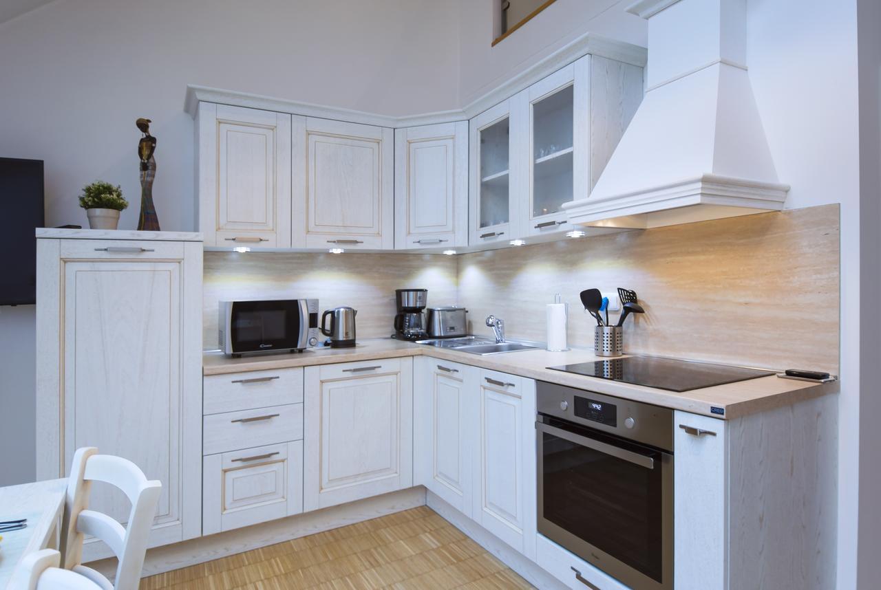 Modern Charvatova Apartament